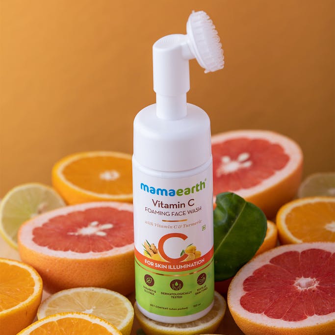MamaEarth Vitamin C Foaming Face Wash with Vitamin C and Turmeric for Skin Illumination - 150ml
